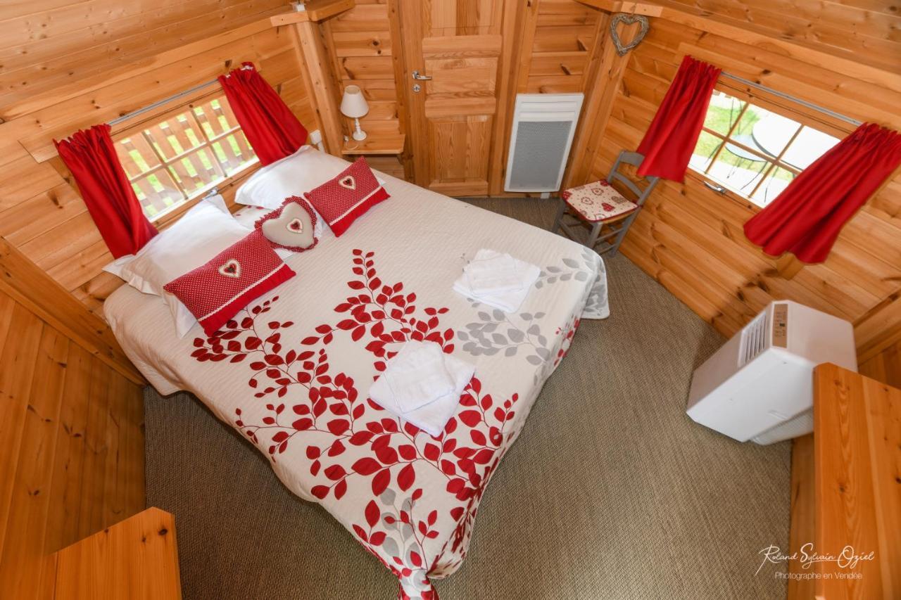 Domaine De La Courillere Bed & Breakfast Le Boupere ภายนอก รูปภาพ