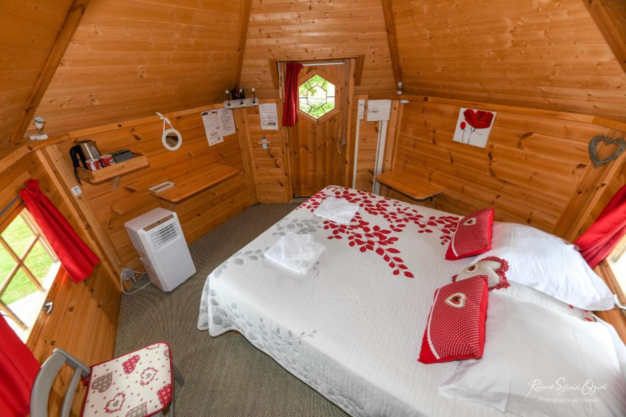 Domaine De La Courillere Bed & Breakfast Le Boupere ภายนอก รูปภาพ