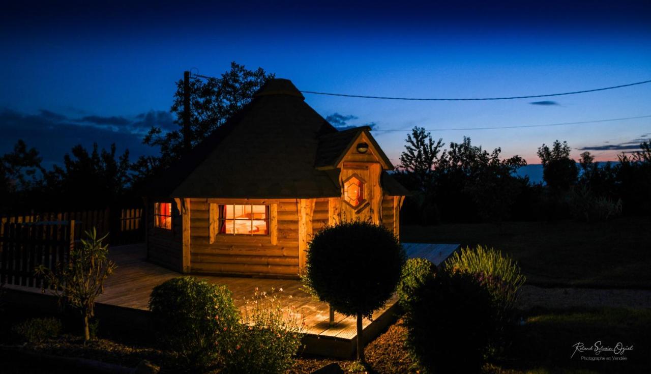 Domaine De La Courillere Bed & Breakfast Le Boupere ภายนอก รูปภาพ