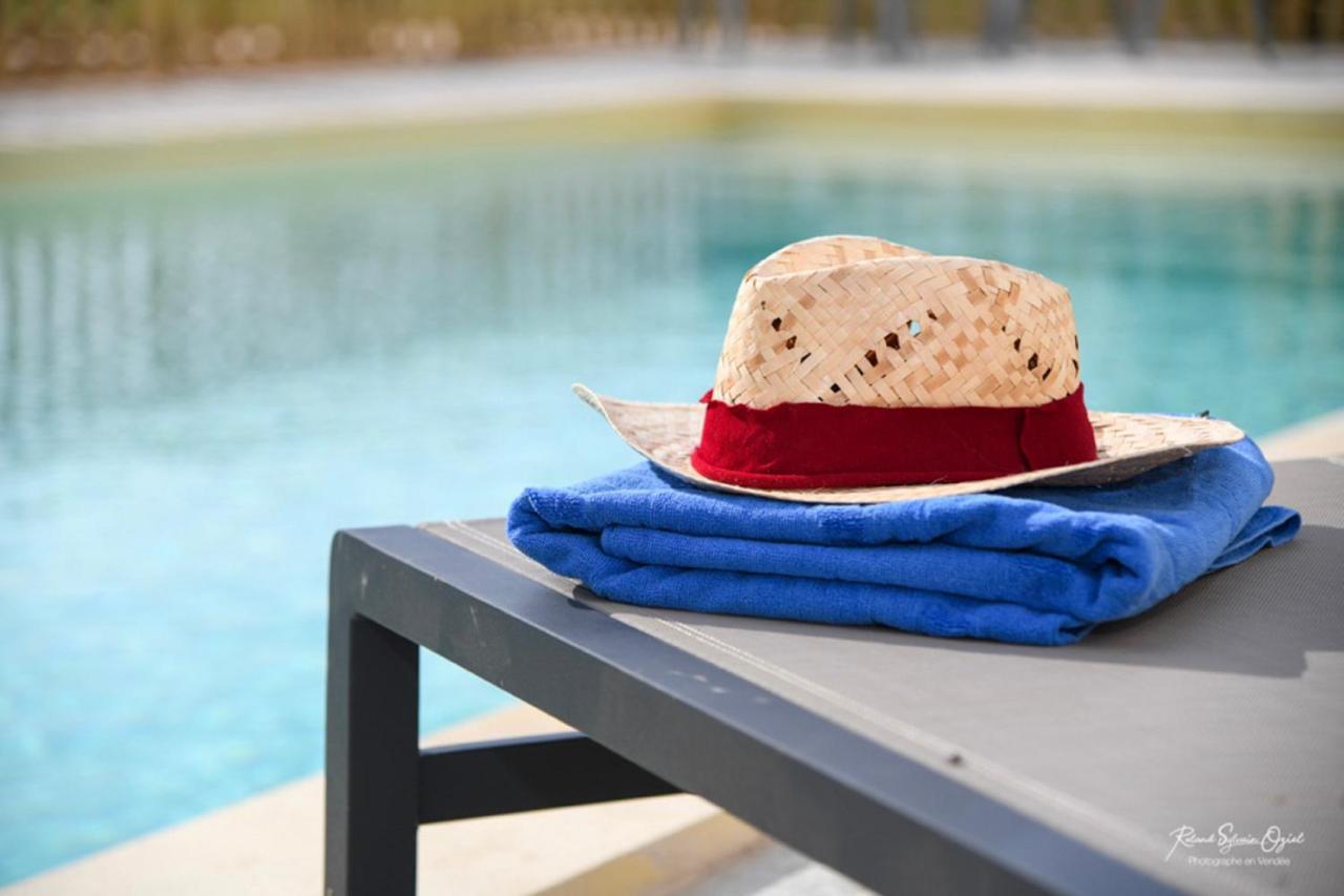 Domaine De La Courillere Bed & Breakfast Le Boupere ภายนอก รูปภาพ