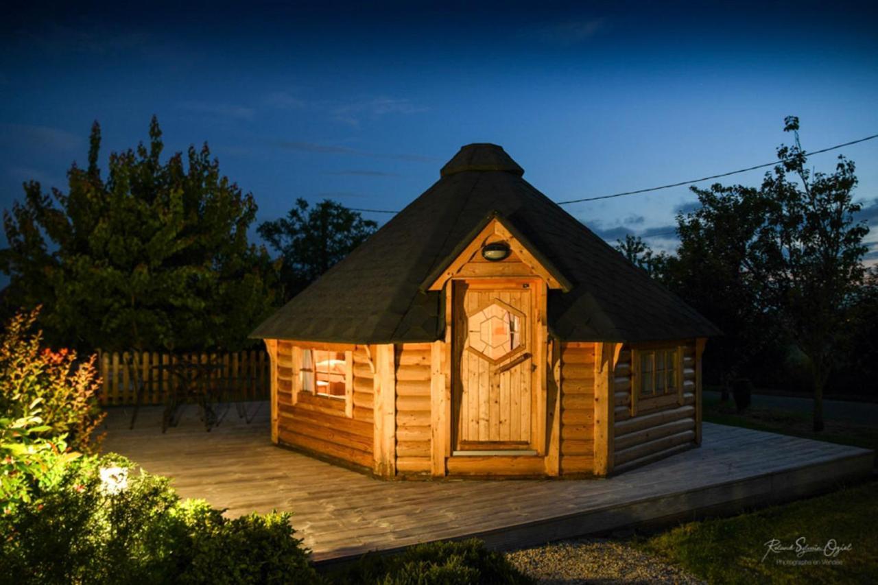Domaine De La Courillere Bed & Breakfast Le Boupere ภายนอก รูปภาพ
