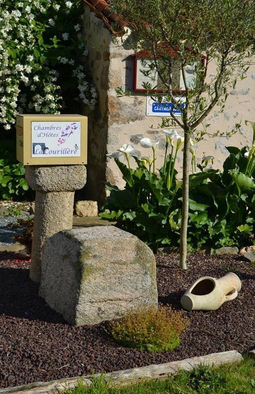 Domaine De La Courillere Bed & Breakfast Le Boupere ภายนอก รูปภาพ