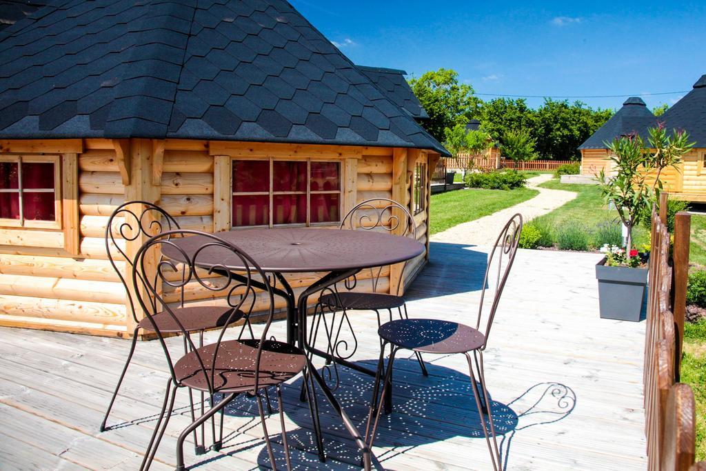 Domaine De La Courillere Bed & Breakfast Le Boupere ภายนอก รูปภาพ