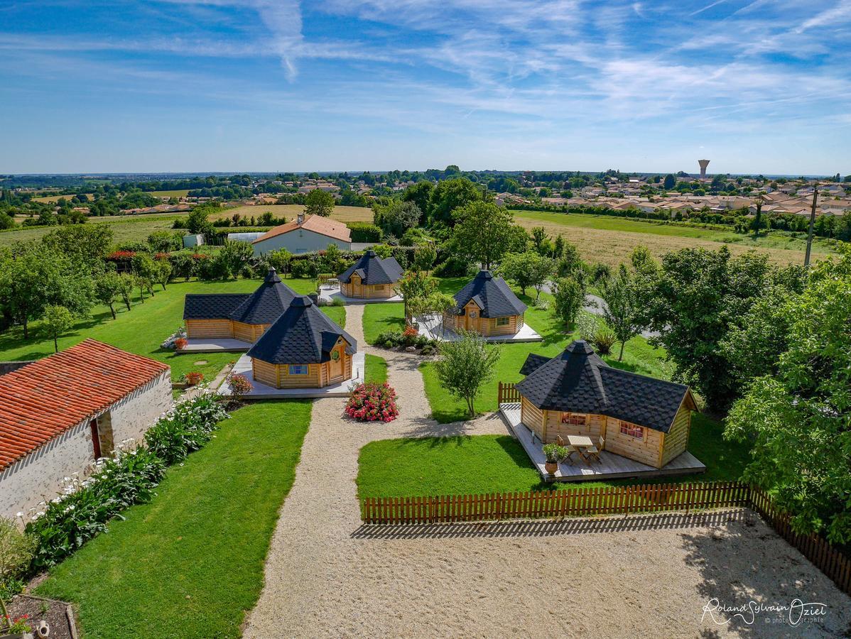 Domaine De La Courillere Bed & Breakfast Le Boupere ภายนอก รูปภาพ
