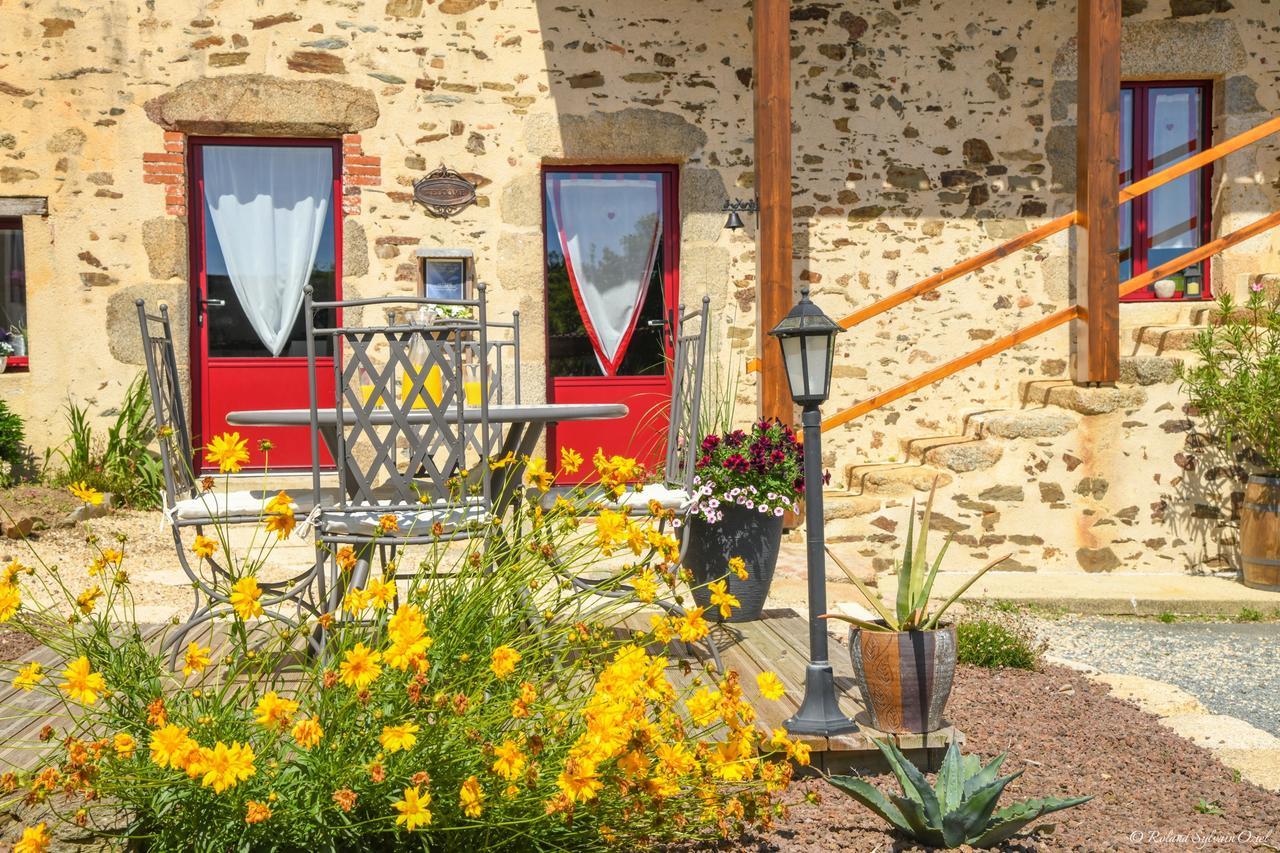 Domaine De La Courillere Bed & Breakfast Le Boupere ภายนอก รูปภาพ