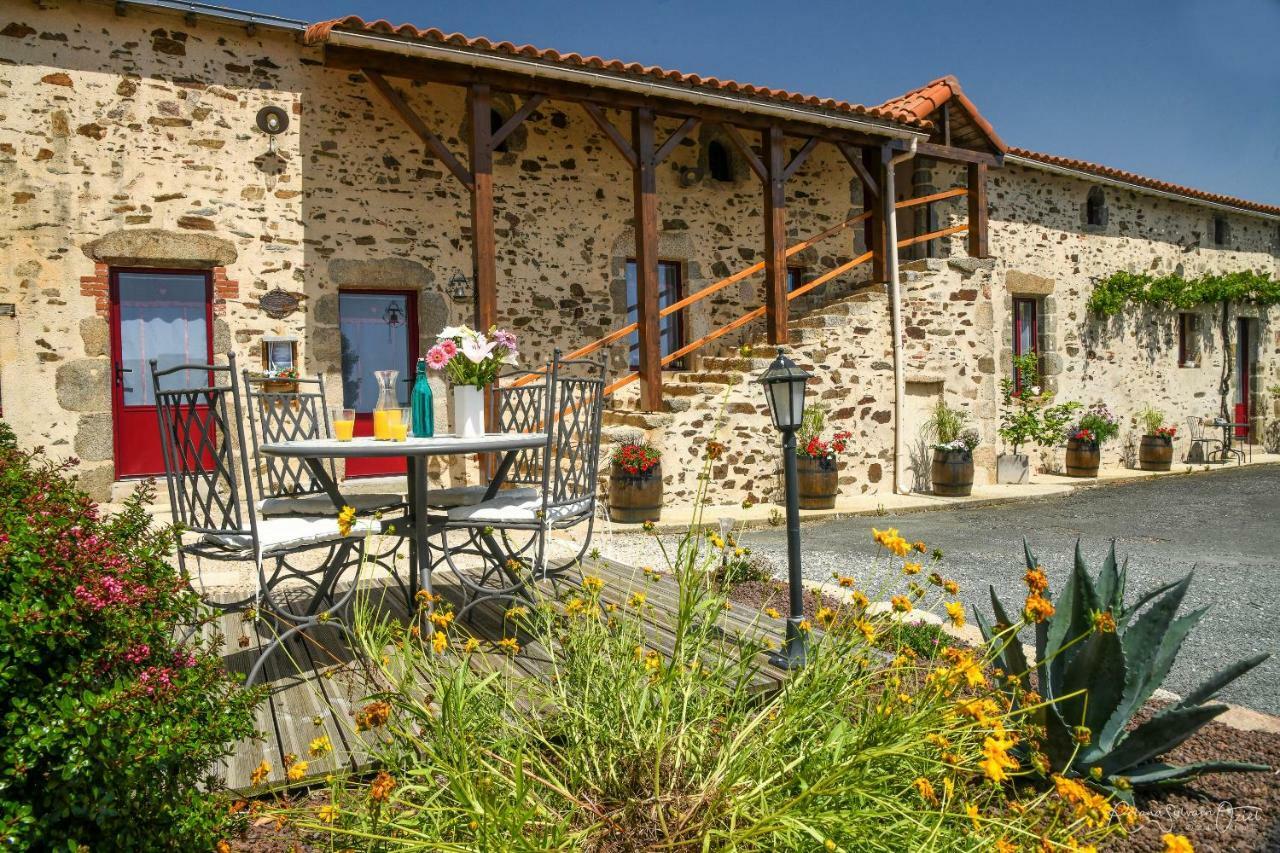 Domaine De La Courillere Bed & Breakfast Le Boupere ภายนอก รูปภาพ